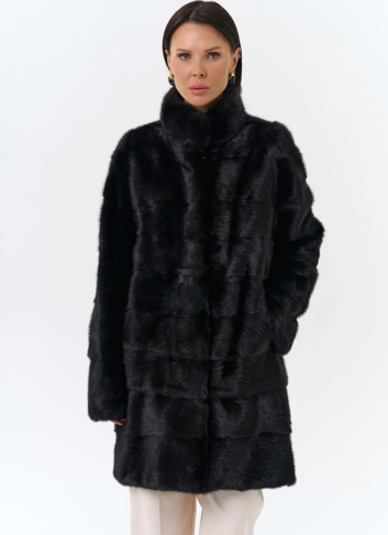 Норковая шуба с воротником стойка черного цвета 