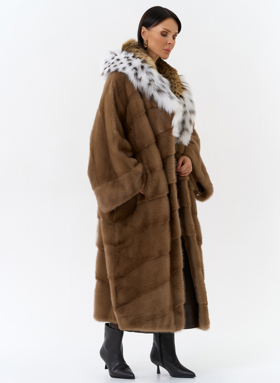 Шуба из меха норки с капюшоном из меха рыси