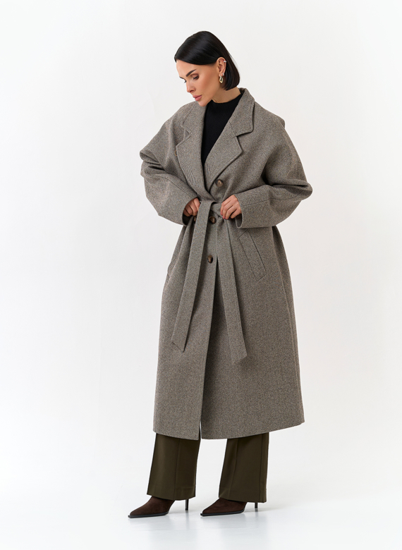 Женское пальто с английским воротником