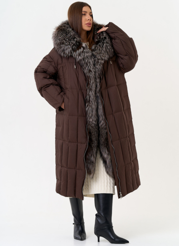 Женский пуховик с отделкой из чернобурой лисы