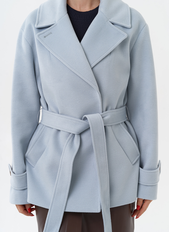 Укороченное пальто с поясом