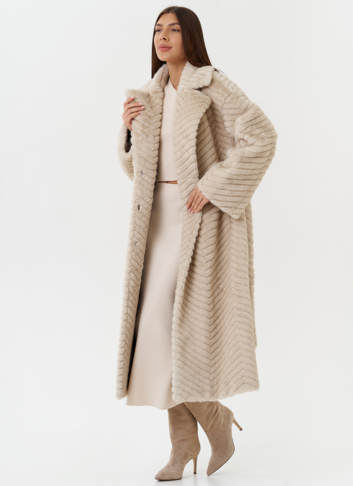Длинное пальто из эко меха