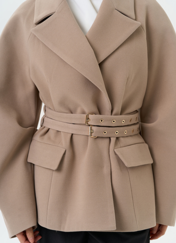 Женское укороченное пальто с двойным поясом