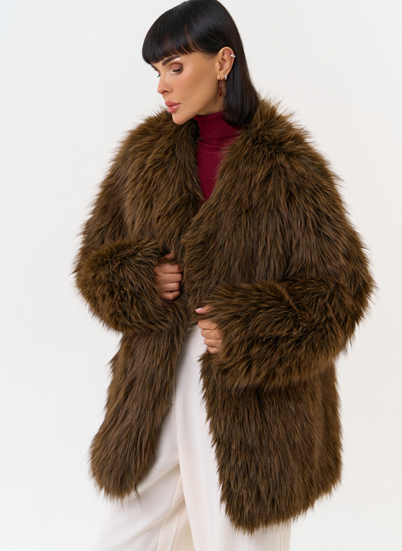 Женская шуба из эко меха с декоративным поясом