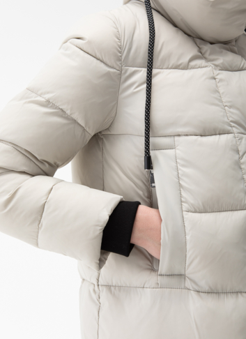 Пуховик женский с капюшоном 