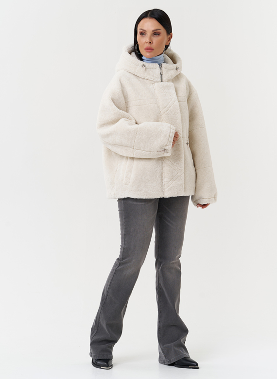 Куртка из эко меха с капюшоном