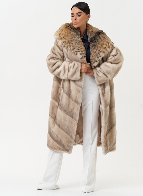 Женская шуба из меха норки с капюшоном из меха рыси