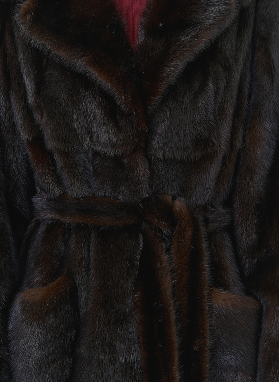 Длинная шуба из меха норки с английским воротником