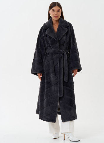 Длинное пальто из эко меха серого цвета