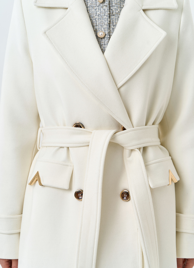 Женское пальто белого цвета модель № 32643 универмаг малина