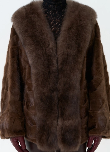 Шуба из норки с отделкой из меха песца фото
