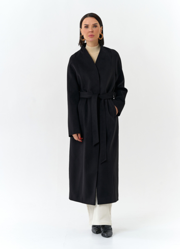 Женское пальто черного цвета с поясом