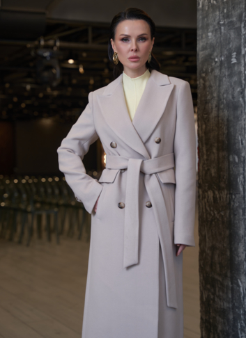 Длинное женское пальто с английским воротником