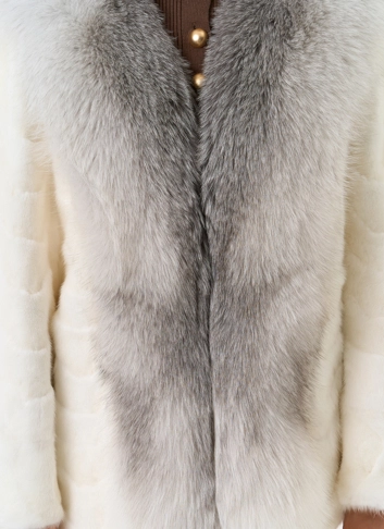Шуба из норки с отделкой из меха лисы фото