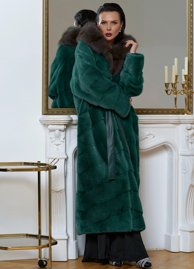 Норковая шуба с капюшоном из меха куницы модель № 29253 меха малина