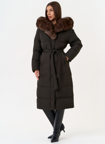 Женский пуховик с капюшоном из меха песца