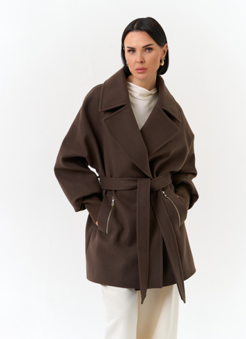 Женское укороченное пальто с декоративными молниями