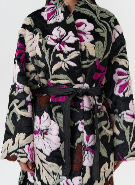 Пальто из эко меха с цветочным принтом
