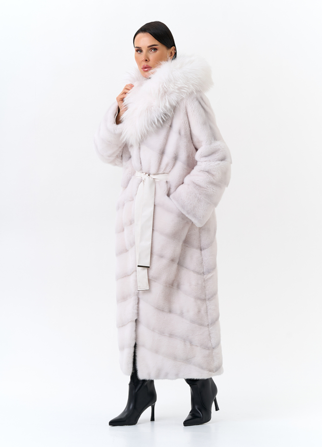 Белая шуба из меха норки с капюшоном из меха енота модель № 31714 универмаг малина