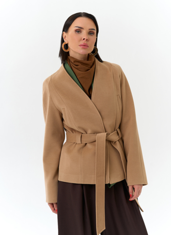 Женское укороченное пальто с поясом